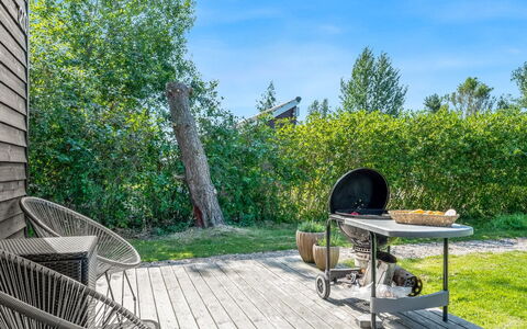 Nielsigne - 1.3Km from the Sea: Toit, Maison, Lot Terre, Domicile, Chalet, Biens, Batiments Jardin, Ombre, Cabane En Rondins, Aménagement Paysager