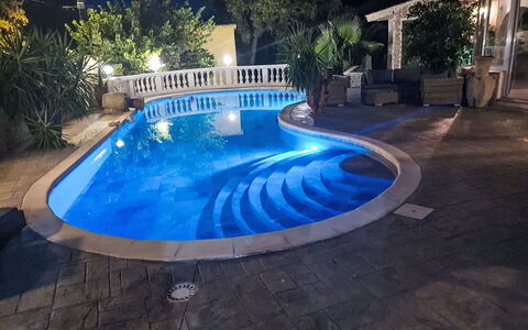 Villa du Soleil: L'Eau, Plante, Lumière, Piscine, Arbre, Bâtiment, Loisir, Composite, Immobilier, Paysage