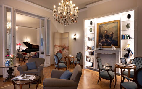Boheme With Beach & Breakfast Included: Meubles, Table, Cadre, Propriété, Chaise, Éclairage, Salon, Design Intérieur, Sol, Lampe