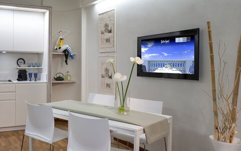Boheme With Beach & Breakfast Included: Meubles, Propriété, Table, Plante, Bleu Azur, Cabinetry, Design Intérieur, Bâtiment, Sol, Chaise