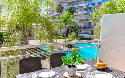 Roses 810: Appartement, Recours, Piscine, Condominium, Balcon, Hôtel, Eco Hôtel, Villa, Plante D'Appartement