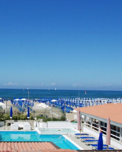 Tosca With Beach & Breakfast Included