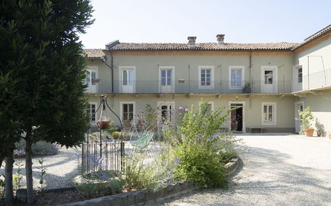 B&b Vigne Di Fagnano Without Kitchen: Plante, Propriété, Bâtiment, Fenêtre, Ciel, Arbre, Lot Terre, Maison, Chalet, Paysage