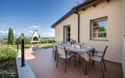 Villacolle 1, Poggio a Caiano, Hot Tub, Wifi, Ac: Table, Plante, Ciel, Propriété, Meubles, Fenêtre, Nuage, Bâtiment, Bleu Azur, Pot De Fleur