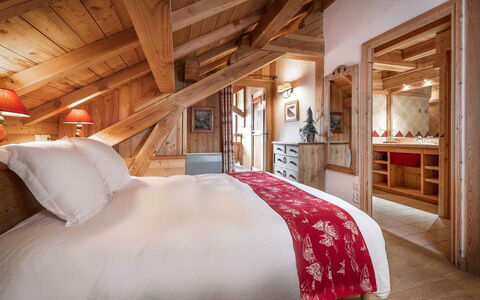Chalet Lièvre Blanc: Meubles, Propriété, Confort, Bâtiment, Cadre De Lit, Bois, Lit, Design Intérieur, Sol, Sol