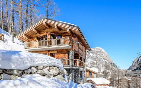 Acajuma: Ciel, Bâtiment, Neige, Bleu, Pente, Montagne, Maison, Bois, Paysage Naturel, Arbre