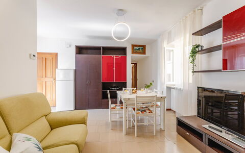 Loreto Suite Apartment: Meubles, Canapé, Table, Design Intérieur, Orange, Bois, Bâtiment, Confort, Sol, Sol