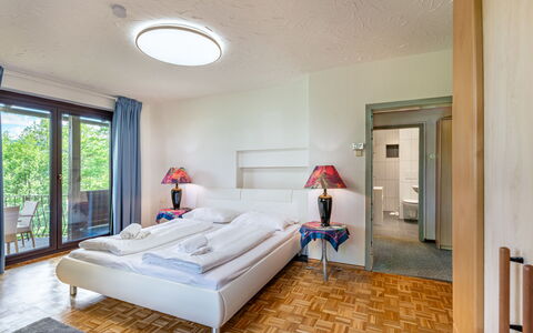 Zeitlos: Design Intérieur, Lit, Plafond, Meubles, Chambre, Sol, Pièce, Sol, Drap De Lit, Literie