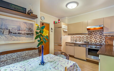 Zeitlos: Design Intérieur, Meubles, Sol, Bois, Principaux Appliance, Pièce, Plafond, Sol, Cuisine, Appartement