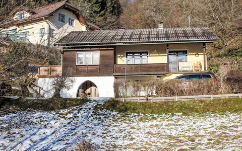 Zeitlos: Bâtiment, Maison, Toit, Domicile, Zone Résidentielle, Architecture, Chalet, Zone Rurale, Établissements Humains, Pente