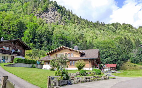 Eisiboden: Ciel, L'Eau, Meubles, Table, Propriété, Bleu Azur, Plante, Bois, Chaise, Bâtiment