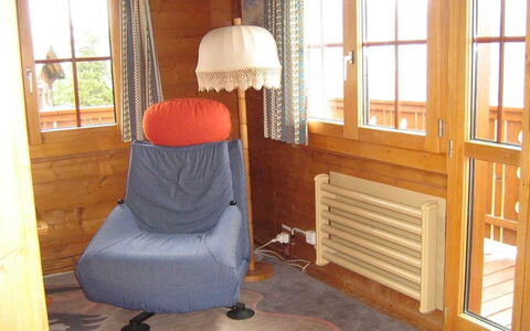 Sunneschy 1. Og Süd: Propriété, Fenêtre, Meubles, Confort, Bois, Design Intérieur, Sol, Sol, Dur, Ombre