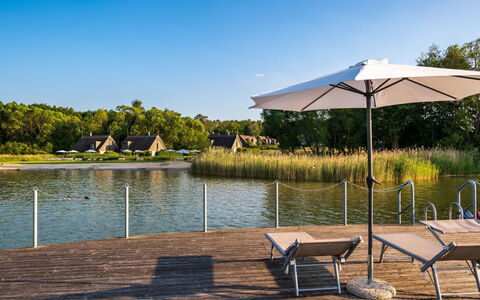 Beech Resort Plauer See: Ciel, Plante, Bâtiment, Fenêtre, Arbre, Bois, Lot Terre, Chalet, Maison, Paysage