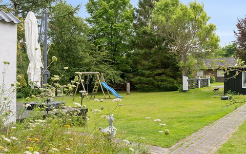 Mark - 1.2Km from the Sea: Maison, Domicile, Zone Résidentielle, Chalet, Siding, Biens, Allée, Cour