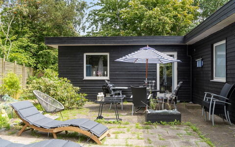 Mark - 1.2Km from the Sea: Maison, Domicile, Zone Résidentielle, Chalet, Siding, Biens, Allée, Cour