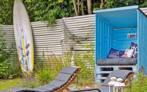 Mark - 1.2Km from the Sea: Maison, Domicile, Zone Résidentielle, Chalet, Siding, Biens, Allée, Cour