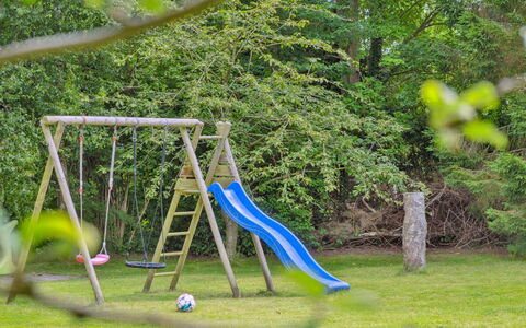 Mark - 1.2Km from the Sea: Maison, Domicile, Zone Résidentielle, Chalet, Siding, Biens, Allée, Cour