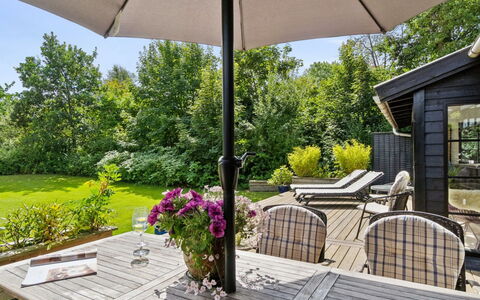 Bedine - 1.3Km from the Sea: Meubles, Mobilier De Jardin, Chaise, Table, Tableau De Plein Air, Jardin, Arbuste, Table Cuisine Et Salle A Manger, Parapluie