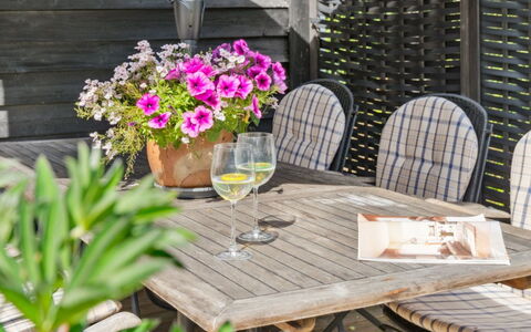 Bedine - 1.3Km from the Sea: Maison, Domicile, Zone Résidentielle, Chalet, Siding, Biens, Allée, Cour