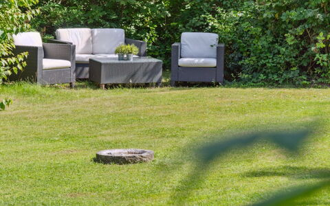 Bedine - 1.3Km from the Sea: Maison, Domicile, Zone Résidentielle, Chalet, Siding, Biens, Allée, Cour