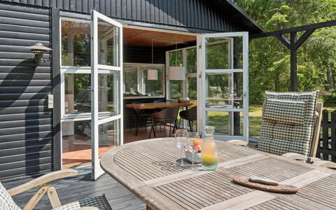 Eirik - 700M from the Sea: Bois, Domicile, Porche, Plate-Forme, Dur, Toit, Tache De Bois, Parquet, Eco Hôtel