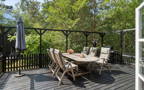 Eirik - 700M from the Sea: Bois, Domicile, Porche, Plate-Forme, Dur, Toit, Tache De Bois, Parquet, Eco Hôtel