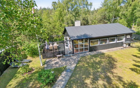 Eirik - 700M from the Sea: Bois, Domicile, Porche, Plate-Forme, Dur, Toit, Tache De Bois, Parquet, Eco Hôtel