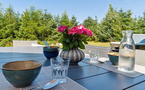 Kristiarn - 1.1Km from the Sea: Meubles, Design Intérieur, Sol, Sol, Plafond, Pièce, Chaise, Table, Appartement, Table Cuisine Et Salle A Manger