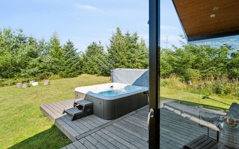 Kristiarn - 1.1Km from the Sea: Meubles, Design Intérieur, Sol, Sol, Plafond, Pièce, Chaise, Table, Appartement, Table Cuisine Et Salle A Manger