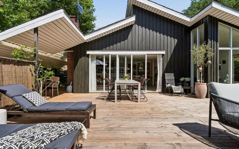 Ivar - 150M from the Sea: Bois, Domicile, Mobilier De Jardin, Porche, Chalet, Siding, Jardin, Plate-Forme, Chaise, Ombre