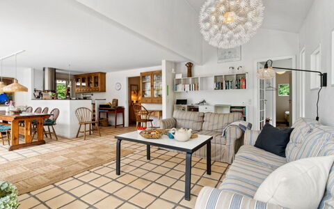 Ivar - 150M from the Sea: Meubles, Design Intérieur, Sol, Sol, Canapé, Chaise, Table, Bois, Plafond, Salon