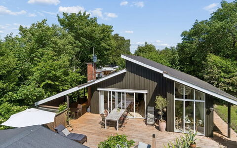 Ivar - 150M from the Sea: Domicile, Maison, Arbuste, Toit, Chalet, Couverture De Sol, Biens, Ombre, Jardin, Ferme