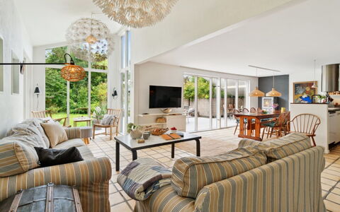 Ivar - 150M from the Sea: Meubles, Design Intérieur, Canapé, Plafond, Sol, Chaise, Salon, Table, Sol, Domicile