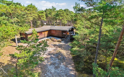 Sonya - 350M from the Sea: Lot Terre, Zone Rurale, Chalet, Cabane En Rondins, Dur, Escaliers, Planche, Batiments Jardin, Chemin