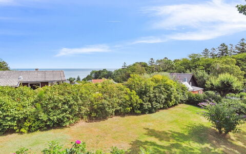 Makrina - 150M from the Sea: Vert, Végétation, Arbuste, Communauté Des Plantes, Domicile, Chalet, Biens, Jardin, Aménagement Paysager