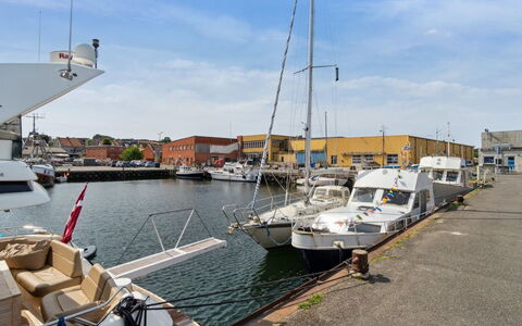 Ginie - 70M from the Sea: Bateau, Navire, Marina, Bateaux Et Nautique - Materiel Et Fournitures, Port, Port, Voie Navigable, Quai, Architecture Navale, Navire