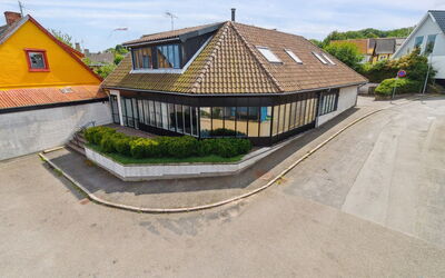 Ginie - 70M from the Sea