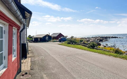 Malila - 15M from the Sea: Bois, Toit, Architecture, Domicile, Maison, Chalet, Siding, Dur, Pente, Biens