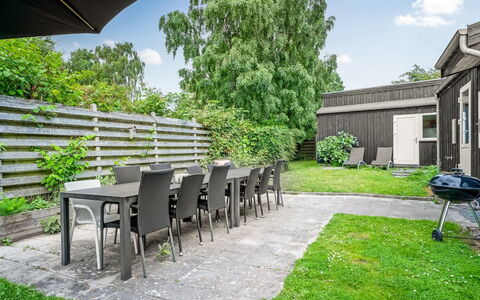 Henkil - 175M from the Sea: Toit, Maison, Domicile, Chalet, Porte, Siding, Plate-Forme, Porche, Planche, Dur