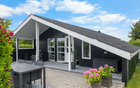 Maaria - 400M from the Sea: Meubles, Design Intérieur, Sol, Sol, Plafond, Pièce, Chaise, Table, Appartement, Table Cuisine Et Salle A Manger