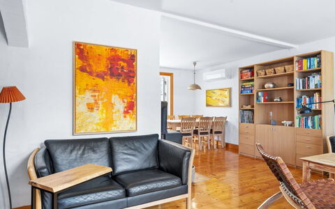 Huno - 2Km from the Sea: Meubles, Design Intérieur, Sol, Sol, Canapé, Mur, Bois, Parquet, Pièce, Salon
