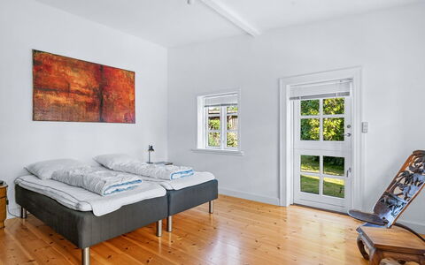 Huno - 2Km from the Sea: Sol, Appartement, Chambre, Plafond, Lit, Parquet, Dur, Literie, Cadre De Lit, Tache De Bois