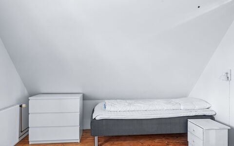 Huno - 2Km from the Sea: Sol, Sol, Bois, Design Intérieur, Meubles, Chambre, Plafond, Pièce, Parquet, Lit