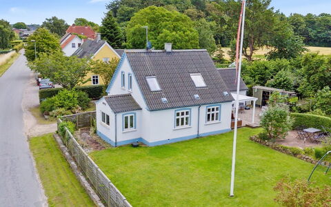 Keyla - 2.3Km from the Sea: Toit, Maison, Domicile, Chalet, Siding, Biens, Allée, Batiments Jardin, Cour, Cabanon
