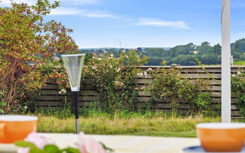 Keyla - 2.3Km from the Sea: Toit, Maison, Domicile, Chalet, Siding, Biens, Allée, Batiments Jardin, Cour, Cabanon