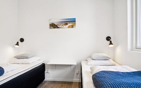 Alka - 500M from the Sea: Chambre, Lit, Literie, Drap De Lit, Sol, Design Intérieur, Sol, Plafond, Pièce, Cadre De Lit