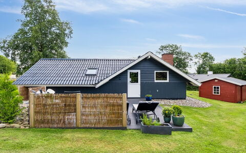 Erke - 800M from the Sea: Bleu, Arbuste, Chalet, Couverture De Sol, Jardin, Biens, Ombre, Aménagement Paysager, Ferme, Eco Hôtel