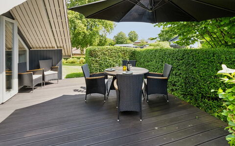 Erke - 800M from the Sea: Bleu, Arbuste, Chalet, Couverture De Sol, Jardin, Biens, Ombre, Aménagement Paysager, Ferme, Eco Hôtel