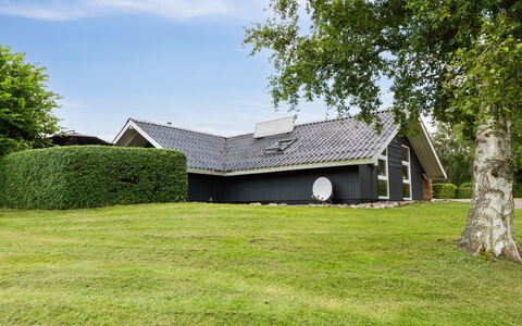 Erke - 800M from the Sea: Bleu, Arbuste, Chalet, Couverture De Sol, Jardin, Biens, Ombre, Aménagement Paysager, Ferme, Eco Hôtel