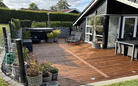 Enida - 350M to the Fjord: Bois, Sol, Pot De Fleur, Parquet, Sol, Meubles, Mobilier De Jardin, Dur, Plate-Forme, Jardin